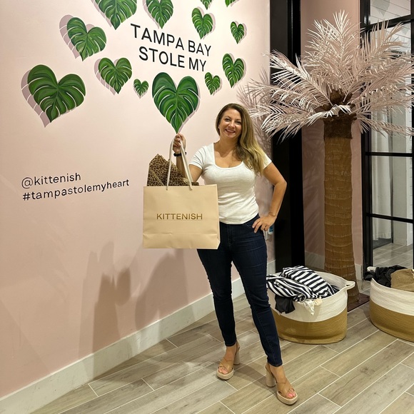 Meet your Posher, Jessica - Picture 2 of 2